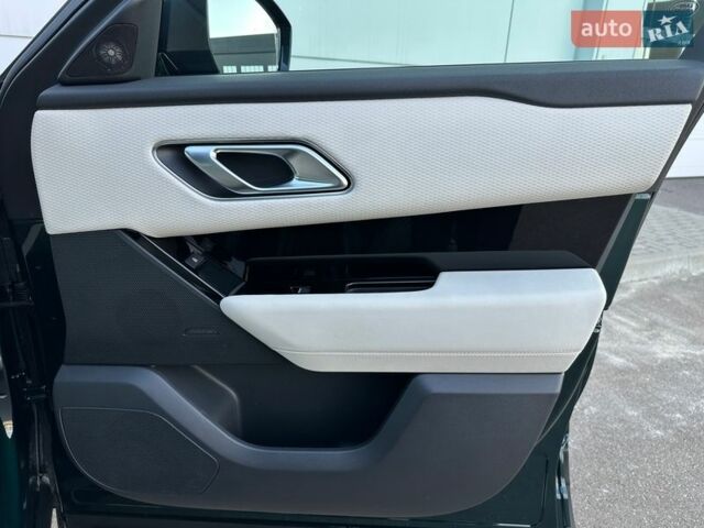 Зеленый Ленд Ровер Рендж Ровер Велар, объемом двигателя 2 л и пробегом 65 тыс. км за 55900 $, фото 29 на Automoto.ua