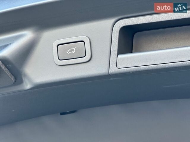 Зеленый Ленд Ровер Рендж Ровер Велар, объемом двигателя 2 л и пробегом 65 тыс. км за 55900 $, фото 32 на Automoto.ua