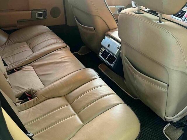 Белый Ленд Ровер Рендж Ровер, объемом двигателя 4.4 л и пробегом 440 тыс. км за 4500 $, фото 2 на Automoto.ua