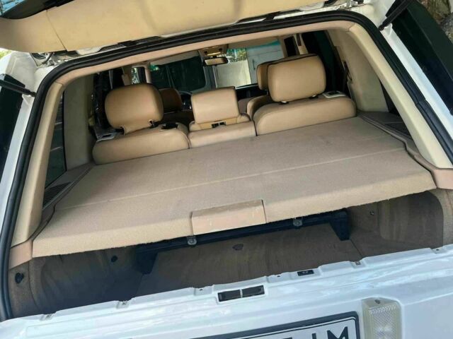 Белый Ленд Ровер Рендж Ровер, объемом двигателя 4.4 л и пробегом 440 тыс. км за 4500 $, фото 1 на Automoto.ua