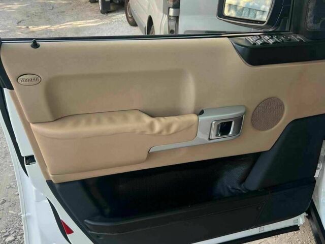 Белый Ленд Ровер Рендж Ровер, объемом двигателя 4.4 л и пробегом 440 тыс. км за 4500 $, фото 5 на Automoto.ua