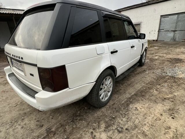 Ленд Ровер Рендж Ровер 2002 у Радомышле на Automoto.ua Білий Ленд Ровер Рендж Ровер, об'ємом двигуна 4.4 л та пробігом 300 тис. км за 4500 $, фото 2 на Automoto.ua