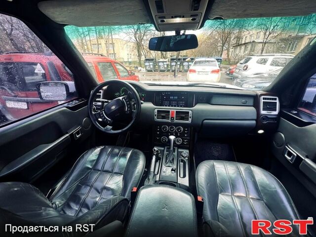 Білий Ленд Ровер Рендж Ровер, об'ємом двигуна 4.4 л та пробігом 320 тис. км за 9999 $, фото 9 на Automoto.ua