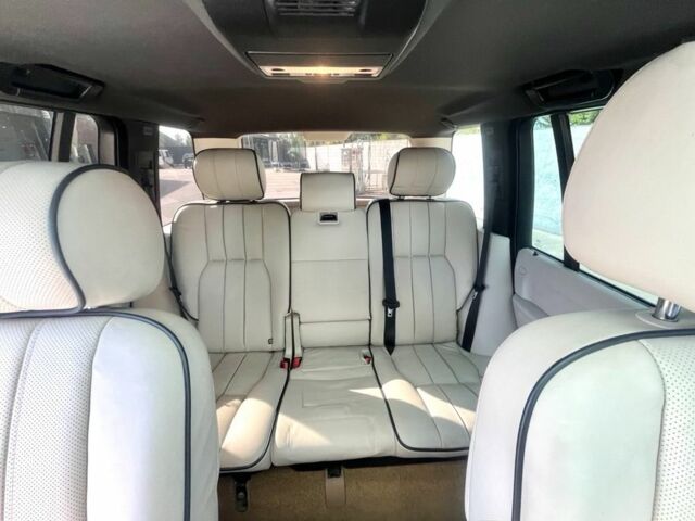 Білий Ленд Ровер Рендж Ровер, об'ємом двигуна 4.4 л та пробігом 214 тис. км за 9500 $, фото 7 на Automoto.ua