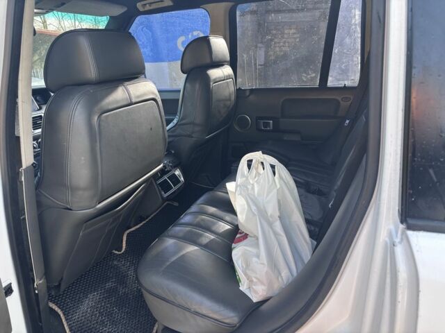 Білий Ленд Ровер Рендж Ровер, об'ємом двигуна 4.4 л та пробігом 400 тис. км за 8999 $, фото 7 на Automoto.ua