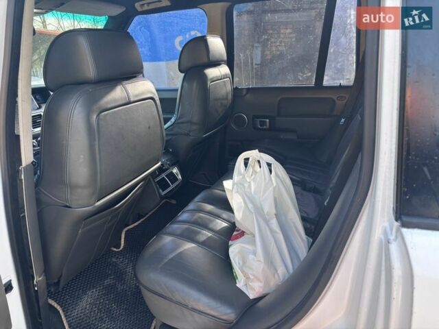 Білий Ленд Ровер Рендж Ровер, об'ємом двигуна 4.4 л та пробігом 400 тис. км за 8999 $, фото 7 на Automoto.ua