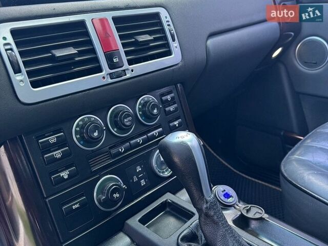 Білий Ленд Ровер Рендж Ровер, об'ємом двигуна 4.4 л та пробігом 420 тис. км за 7500 $, фото 9 на Automoto.ua