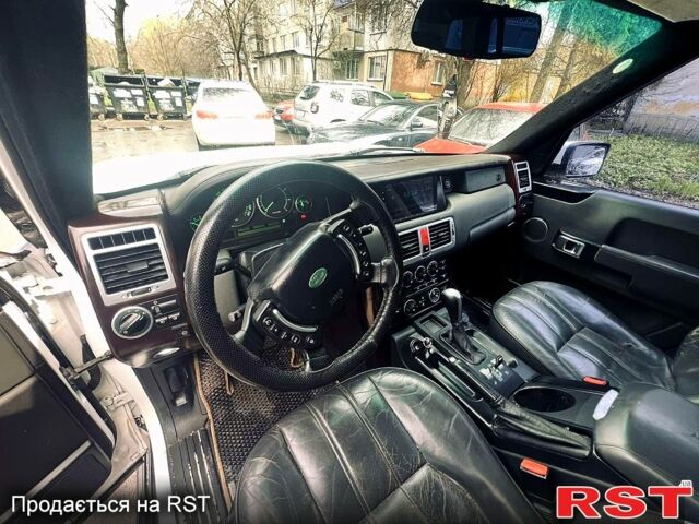 Білий Ленд Ровер Рендж Ровер, об'ємом двигуна 4.4 л та пробігом 320 тис. км за 9999 $, фото 7 на Automoto.ua