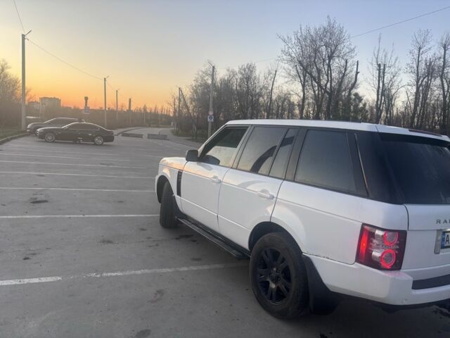 Белый Ленд Ровер Рендж Ровер, объемом двигателя 4 л и пробегом 400 тыс. км за 8999 $, фото 3 на Automoto.ua