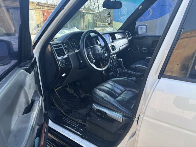 Белый Ленд Ровер Рендж Ровер, объемом двигателя 4 л и пробегом 400 тыс. км за 8999 $, фото 5 на Automoto.ua