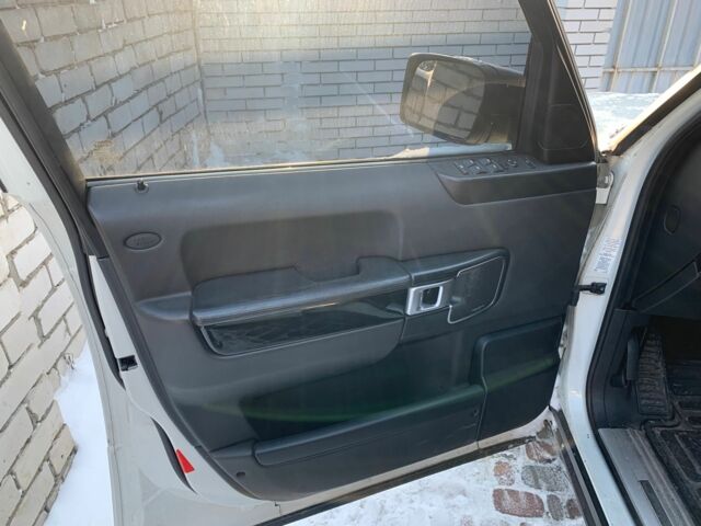 Білий Ленд Ровер Рендж Ровер, об'ємом двигуна 4.2 л та пробігом 246 тис. км за 7793 $, фото 13 на Automoto.ua