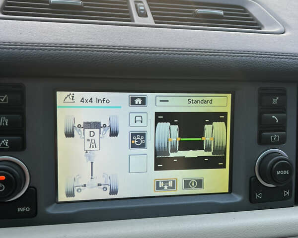 Белый Ленд Ровер Рендж Ровер, объемом двигателя 4.2 л и пробегом 182 тыс. км за 11300 $, фото 26 на Automoto.ua