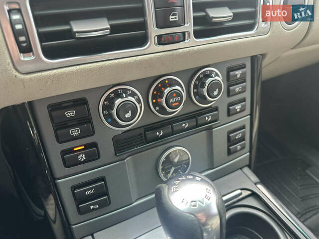 Білий Ленд Ровер Рендж Ровер, об'ємом двигуна 3.6 л та пробігом 382 тис. км за 8500 $, фото 10 на Automoto.ua