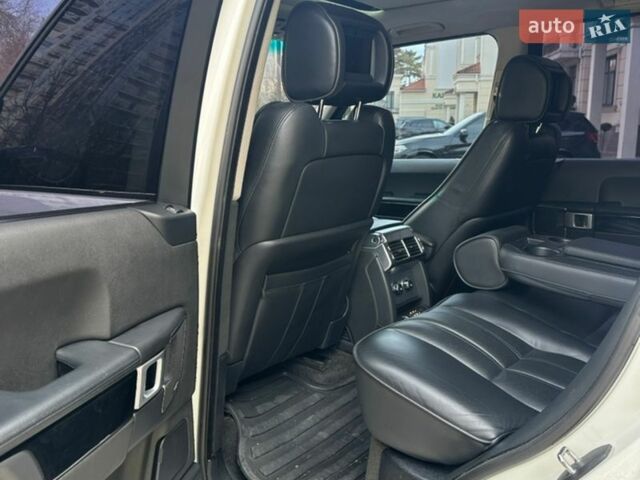 Білий Ленд Ровер Рендж Ровер, об'ємом двигуна 4.2 л та пробігом 250 тис. км за 8000 $, фото 14 на Automoto.ua