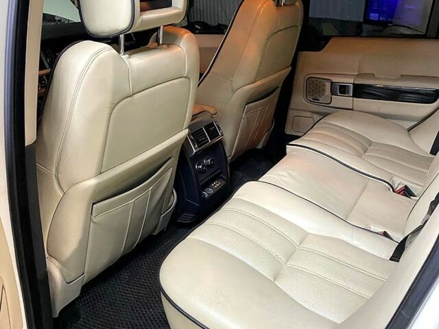 Білий Ленд Ровер Рендж Ровер, об'ємом двигуна 4.2 л та пробігом 26100 тис. км за 13000 $, фото 6 на Automoto.ua