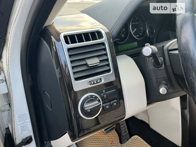 Белый Ленд Ровер Рендж Ровер, объемом двигателя 4.2 л и пробегом 182 тыс. км за 11300 $, фото 34 на Automoto.ua