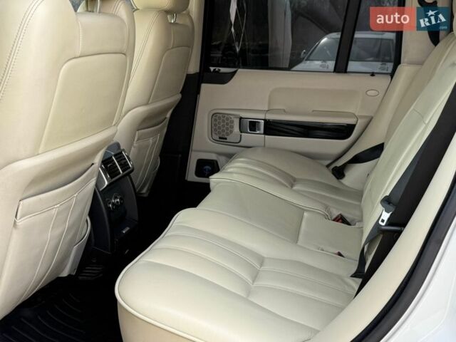 Білий Ленд Ровер Рендж Ровер, об'ємом двигуна 3.6 л та пробігом 380 тис. км за 10990 $, фото 26 на Automoto.ua