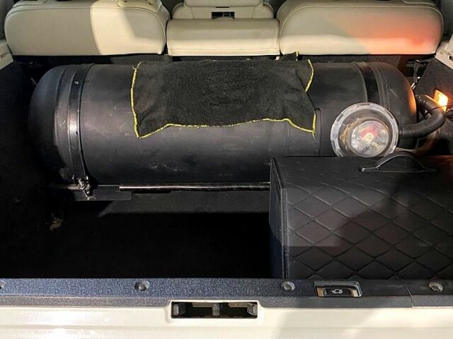 Білий Ленд Ровер Рендж Ровер, об'ємом двигуна 4.2 л та пробігом 26100 тис. км за 13000 $, фото 9 на Automoto.ua