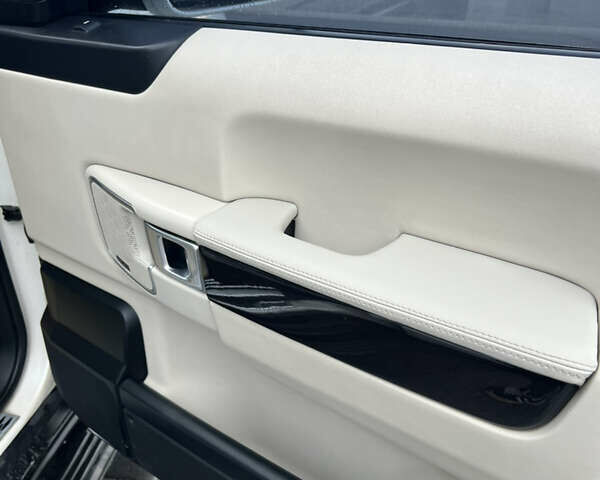 Белый Ленд Ровер Рендж Ровер, объемом двигателя 4.2 л и пробегом 182 тыс. км за 11300 $, фото 21 на Automoto.ua