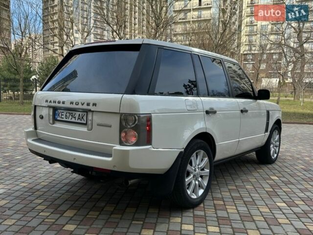 Білий Ленд Ровер Рендж Ровер, об'ємом двигуна 4.2 л та пробігом 250 тис. км за 8000 $, фото 4 на Automoto.ua
