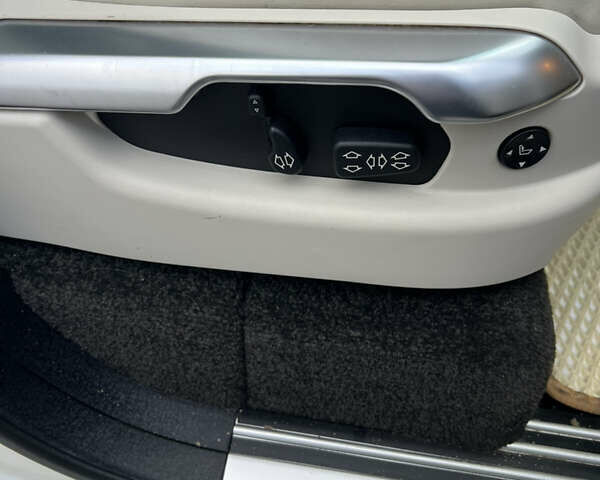 Белый Ленд Ровер Рендж Ровер, объемом двигателя 4.2 л и пробегом 182 тыс. км за 11300 $, фото 20 на Automoto.ua