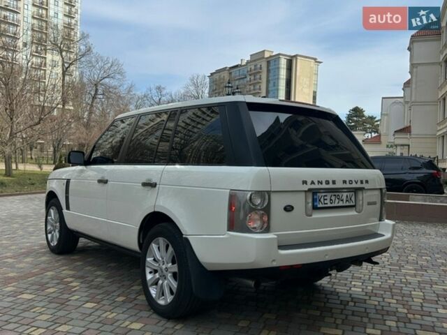 Білий Ленд Ровер Рендж Ровер, об'ємом двигуна 4.2 л та пробігом 250 тис. км за 8000 $, фото 6 на Automoto.ua