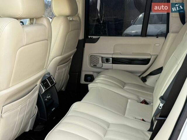 Білий Ленд Ровер Рендж Ровер, об'ємом двигуна 3.6 л та пробігом 380 тис. км за 10990 $, фото 27 на Automoto.ua