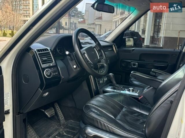 Білий Ленд Ровер Рендж Ровер, об'ємом двигуна 4.2 л та пробігом 250 тис. км за 8000 $, фото 11 на Automoto.ua