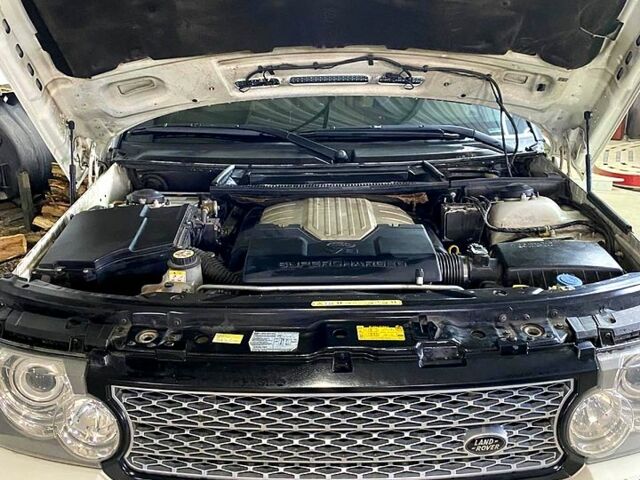 Білий Ленд Ровер Рендж Ровер, об'ємом двигуна 4.2 л та пробігом 26100 тис. км за 13000 $, фото 8 на Automoto.ua