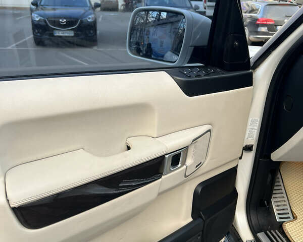 Белый Ленд Ровер Рендж Ровер, объемом двигателя 4.2 л и пробегом 182 тыс. км за 11300 $, фото 25 на Automoto.ua