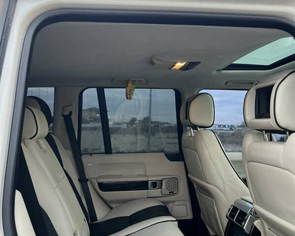 Белый Ленд Ровер Рендж Ровер, объемом двигателя 4.2 л и пробегом 182 тыс. км за 11300 $, фото 14 на Automoto.ua