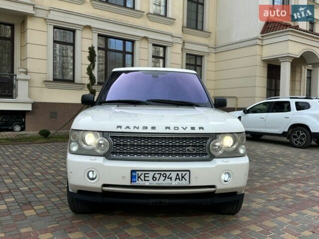 Білий Ленд Ровер Рендж Ровер, об'ємом двигуна 4.2 л та пробігом 250 тис. км за 8000 $, фото 1 на Automoto.ua