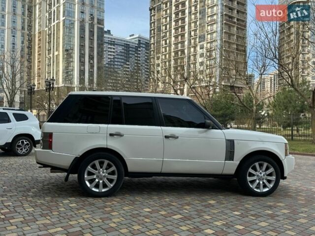 Білий Ленд Ровер Рендж Ровер, об'ємом двигуна 4.2 л та пробігом 250 тис. км за 8000 $, фото 3 на Automoto.ua