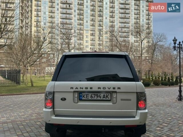 Білий Ленд Ровер Рендж Ровер, об'ємом двигуна 4.2 л та пробігом 250 тис. км за 8000 $, фото 5 на Automoto.ua