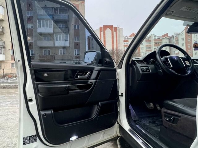 Білий Ленд Ровер Рендж Ровер, об'ємом двигуна 2.7 л та пробігом 194 тис. км за 11500 $, фото 18 на Automoto.ua