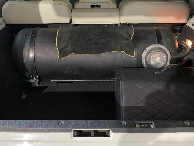 Белый Ленд Ровер Рендж Ровер, объемом двигателя 4.2 л и пробегом 261 тыс. км за 13000 $, фото 7 на Automoto.ua