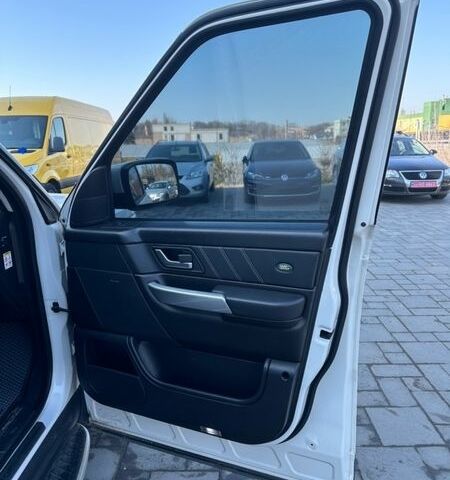 Білий Ленд Ровер Рендж Ровер, об'ємом двигуна 2.7 л та пробігом 264 тис. км за 10900 $, фото 14 на Automoto.ua