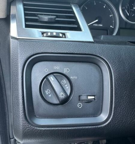 Білий Ленд Ровер Рендж Ровер, об'ємом двигуна 2.7 л та пробігом 264 тис. км за 10900 $, фото 26 на Automoto.ua