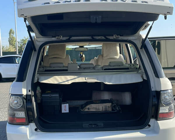 Белый Ленд Ровер Рендж Ровер, объемом двигателя 3.63 л и пробегом 296 тыс. км за 12500 $, фото 12 на Automoto.ua