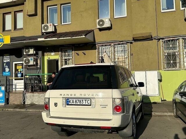 Белый Ленд Ровер Рендж Ровер, объемом двигателя 3.6 л и пробегом 162 тыс. км за 14000 $, фото 4 на Automoto.ua