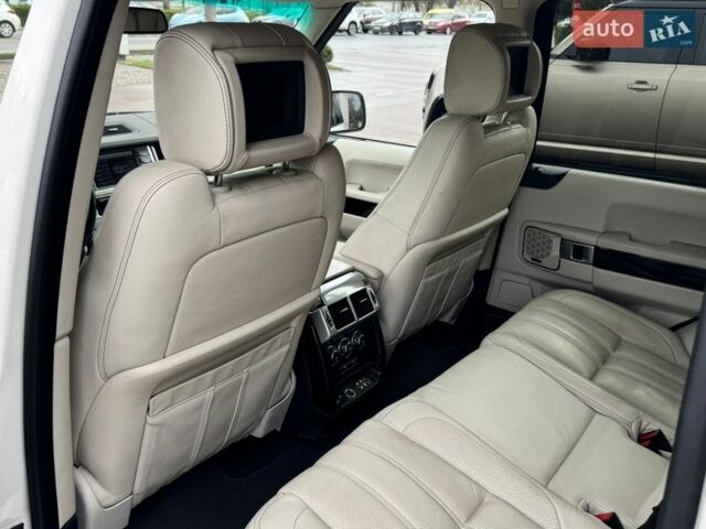 Белый Ленд Ровер Рендж Ровер, объемом двигателя 5 л и пробегом 183 тыс. км за 16500 $, фото 19 на Automoto.ua