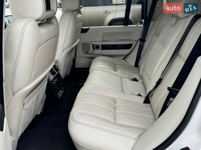 Белый Ленд Ровер Рендж Ровер, объемом двигателя 5 л и пробегом 183 тыс. км за 16500 $, фото 24 на Automoto.ua