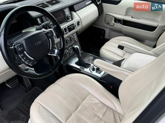 Белый Ленд Ровер Рендж Ровер, объемом двигателя 5 л и пробегом 183 тыс. км за 16500 $, фото 9 на Automoto.ua