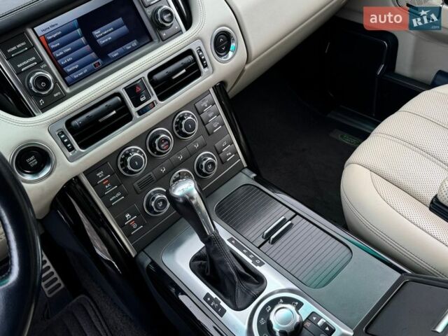 Белый Ленд Ровер Рендж Ровер, объемом двигателя 5 л и пробегом 183 тыс. км за 16500 $, фото 13 на Automoto.ua