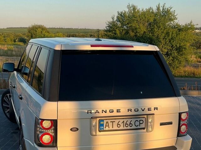 Білий Ленд Ровер Рендж Ровер, об'ємом двигуна 5 л та пробігом 257 тис. км за 15500 $, фото 14 на Automoto.ua