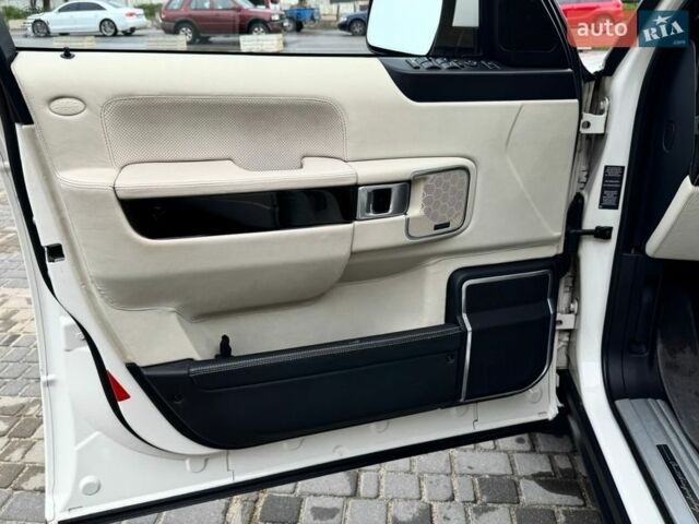 Белый Ленд Ровер Рендж Ровер, объемом двигателя 5 л и пробегом 183 тыс. км за 16500 $, фото 8 на Automoto.ua