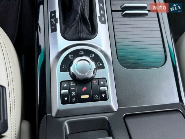 Белый Ленд Ровер Рендж Ровер, объемом двигателя 5 л и пробегом 183 тыс. км за 16500 $, фото 16 на Automoto.ua