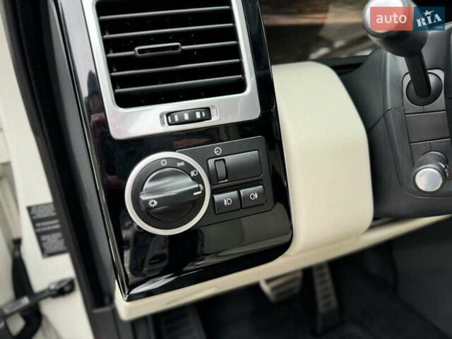 Белый Ленд Ровер Рендж Ровер, объемом двигателя 5 л и пробегом 270 тыс. км за 11999 $, фото 56 на Automoto.ua