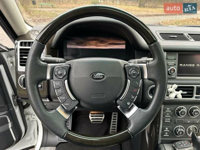 Білий Ленд Ровер Рендж Ровер, об'ємом двигуна 5 л та пробігом 100 тис. км за 25999 $, фото 61 на Automoto.ua