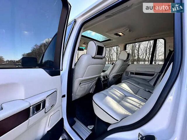 Белый Ленд Ровер Рендж Ровер, объемом двигателя 5 л и пробегом 177 тыс. км за 14000 $, фото 11 на Automoto.ua